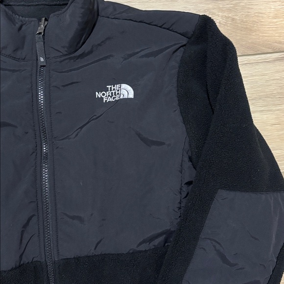 The North Face Girls XL Black Polartec Fleece Full-Zip Jacket | Like New - Picture 3 of 8